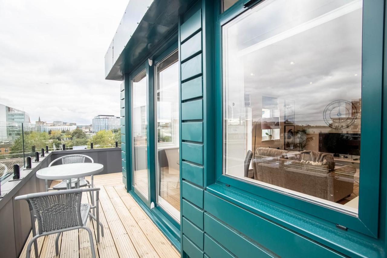 Luxe & Stylish 1 & 2 Bed Flats Near Heathrow, Legoland, & Windsor Slough Exterior photo